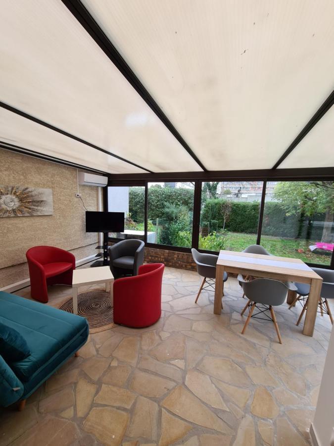 Studio Entierement Equipe Avec Veranda Commune Neuilly-sur-Marne Esterno foto